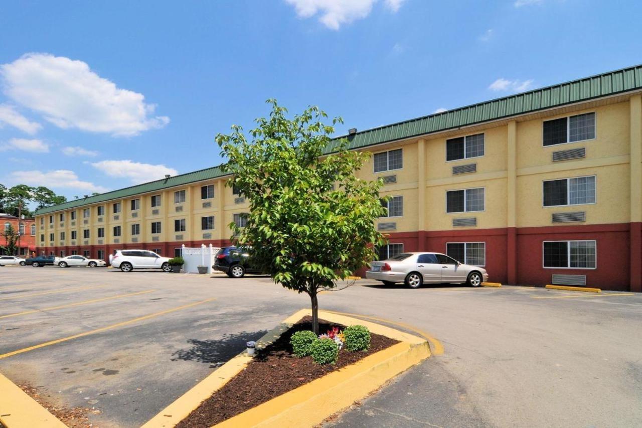 Quality Inn & Suites Morgantown - University Area Extérieur photo