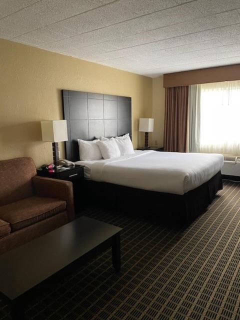 Quality Inn & Suites Morgantown - University Area Extérieur photo