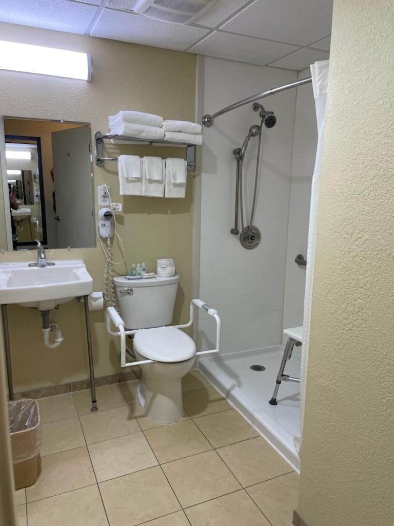 Quality Inn & Suites Morgantown - University Area Extérieur photo