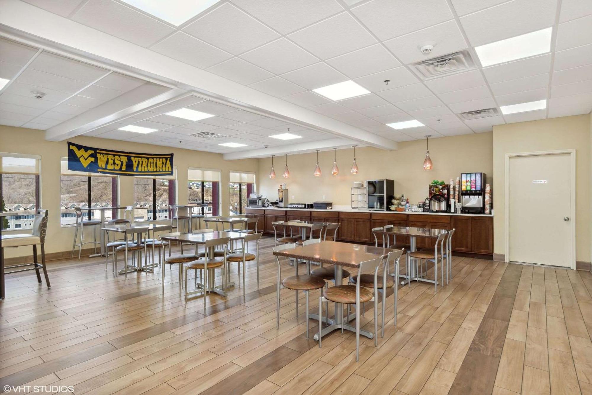 Quality Inn & Suites Morgantown - University Area Extérieur photo