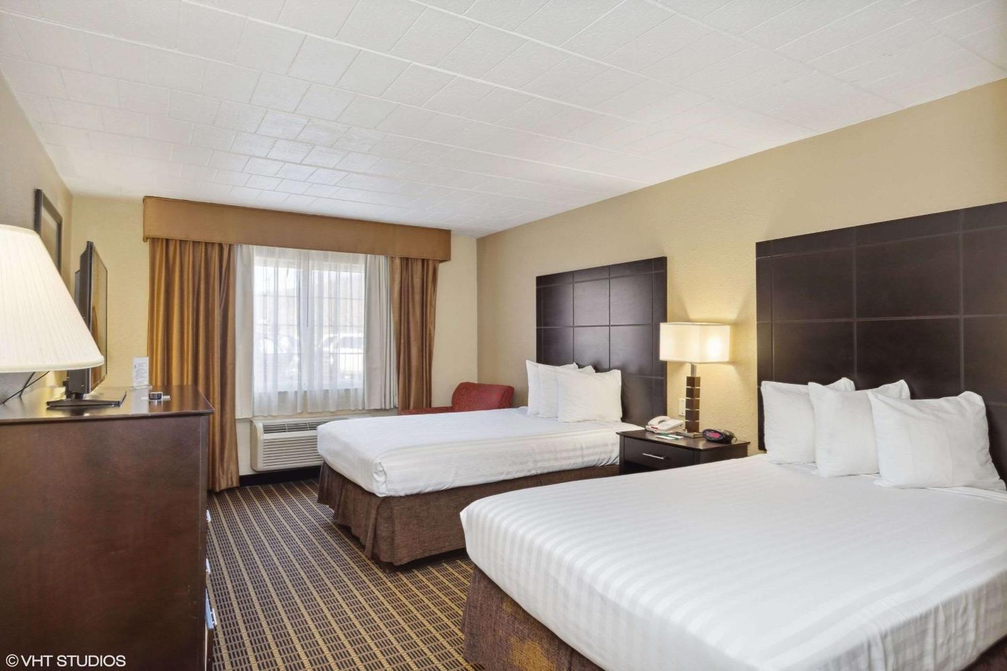 Quality Inn & Suites Morgantown - University Area Extérieur photo