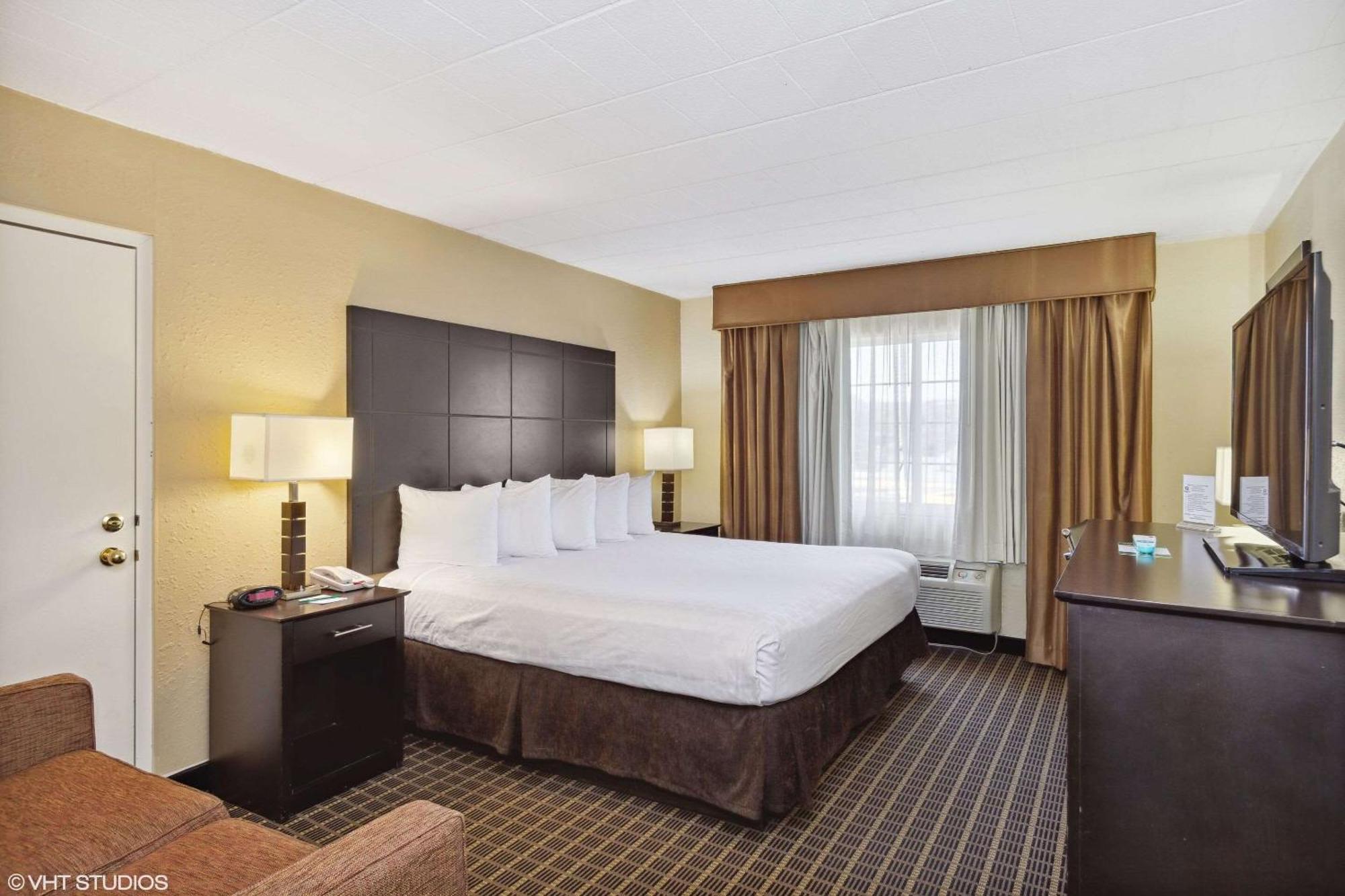 Quality Inn & Suites Morgantown - University Area Extérieur photo
