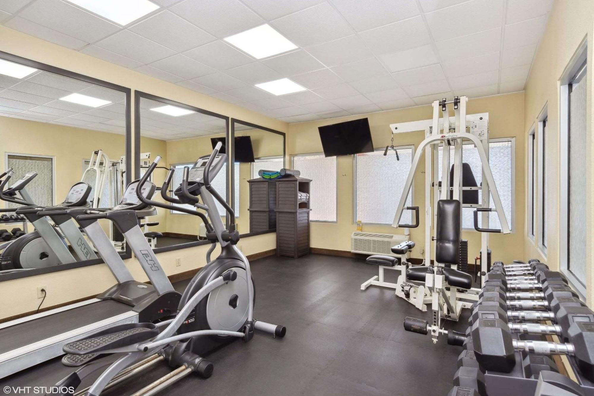 Quality Inn & Suites Morgantown - University Area Extérieur photo
