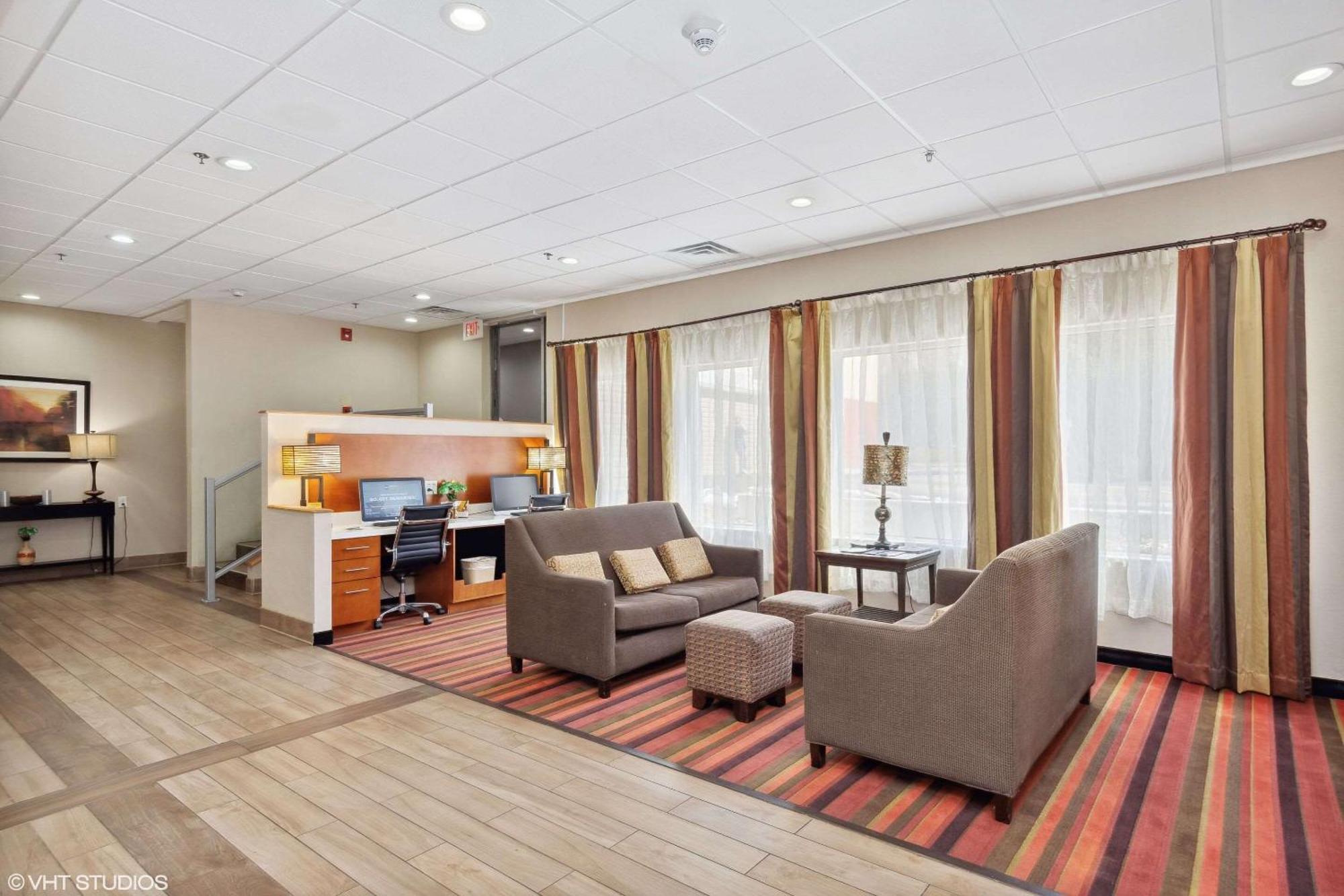 Quality Inn & Suites Morgantown - University Area Extérieur photo