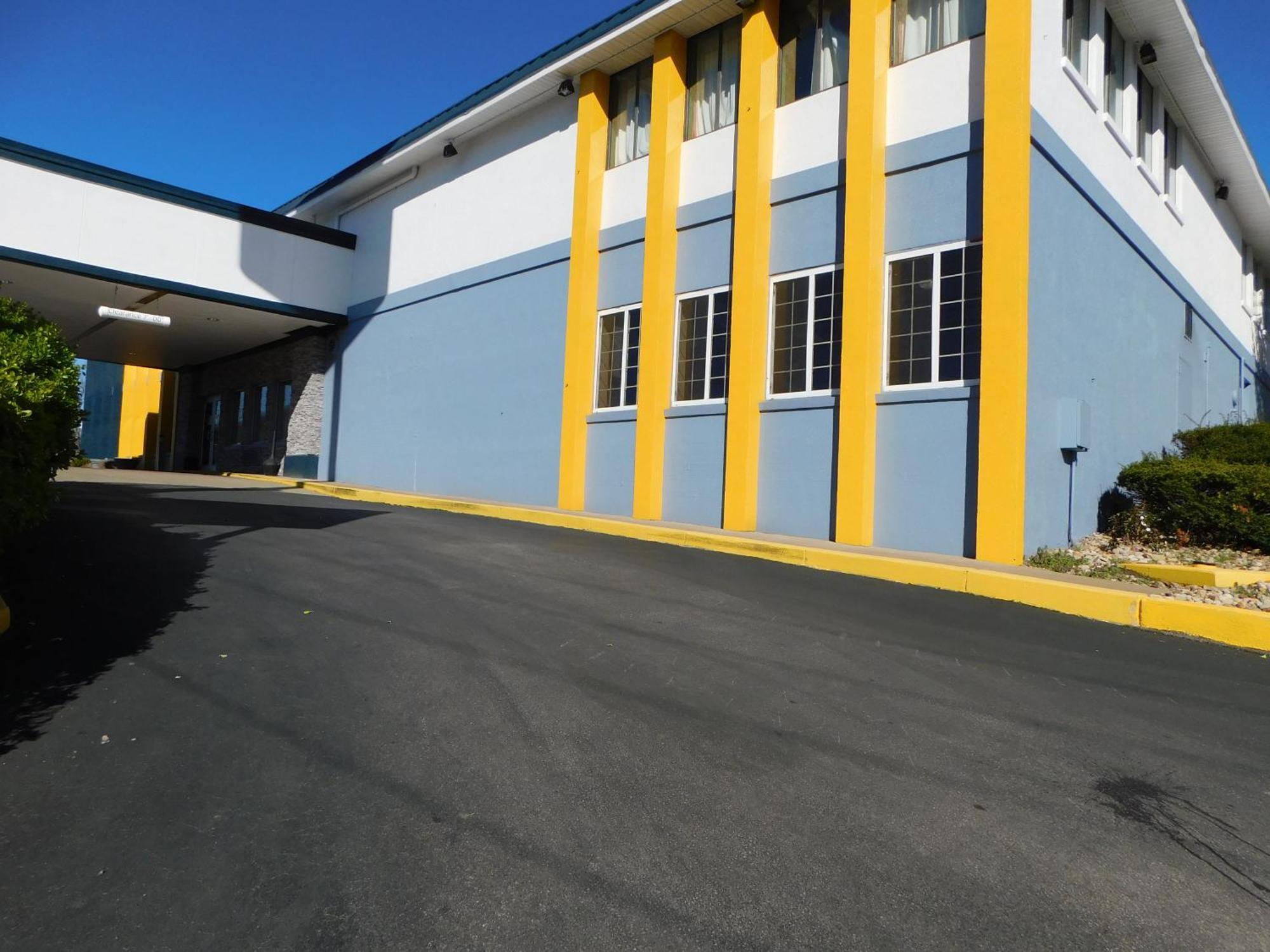 Quality Inn & Suites Morgantown - University Area Extérieur photo